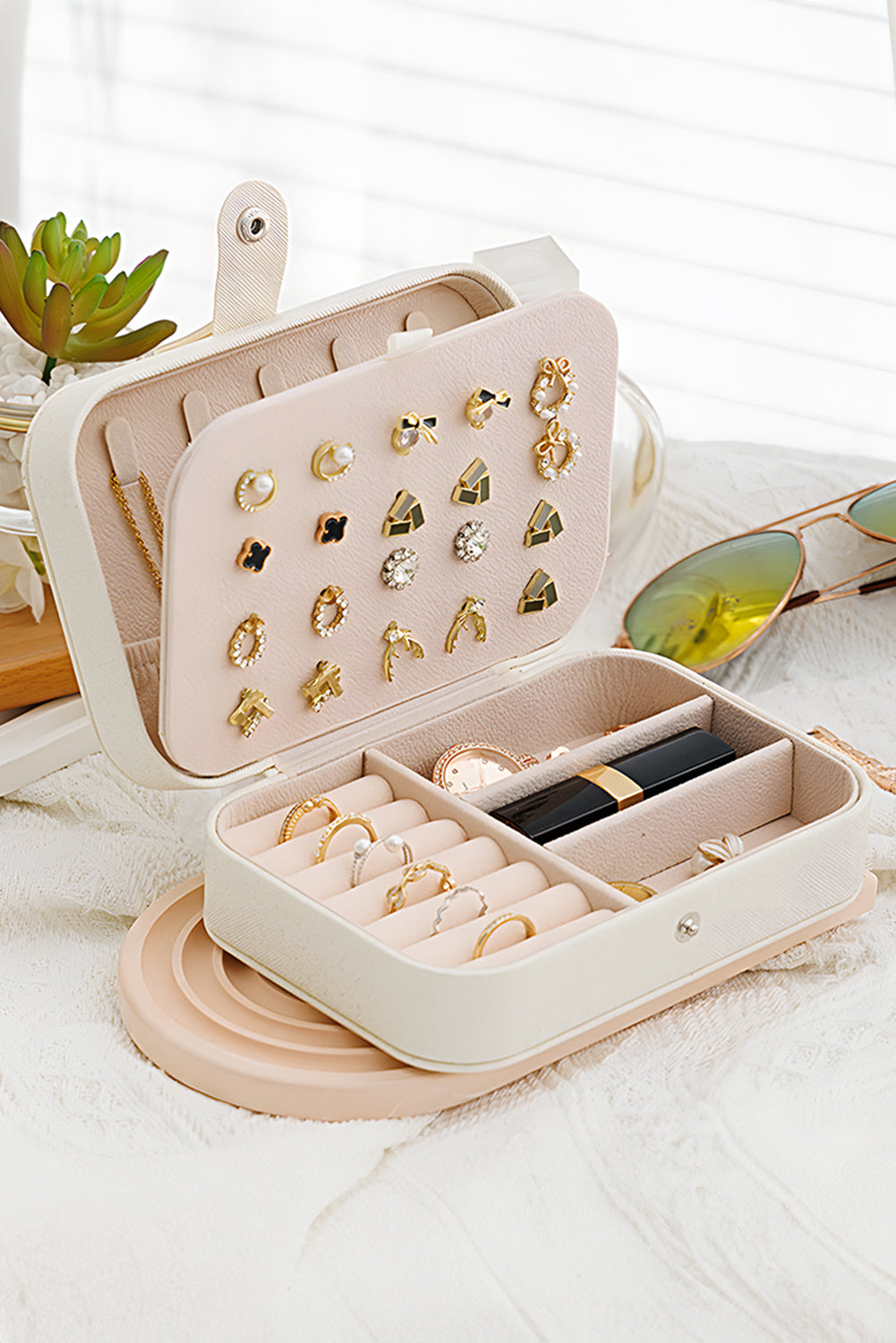 White multi layers lint lined jewelry organizer with buttoned closure and multiple compartments