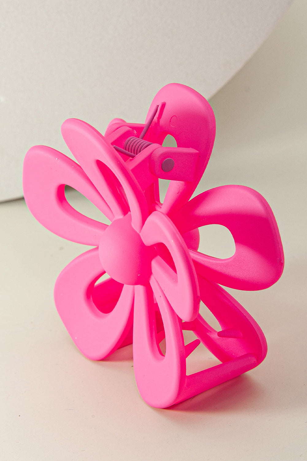 Black sweet hollowed flower-shaped claw clip with frosting finish for secure hair hold