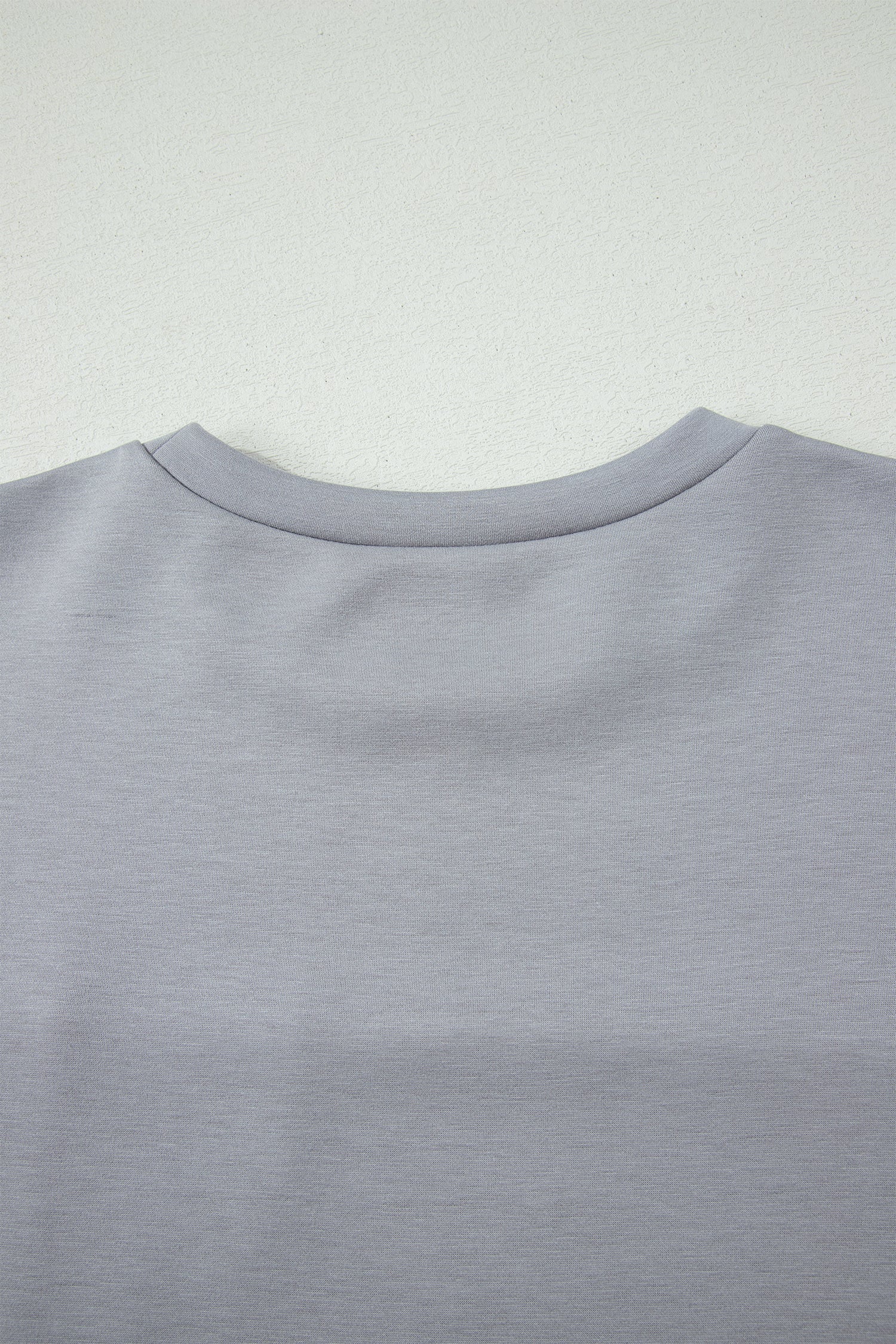 Gray raw seam camouflage patchwork casual tee with color block design and medium elasticity
