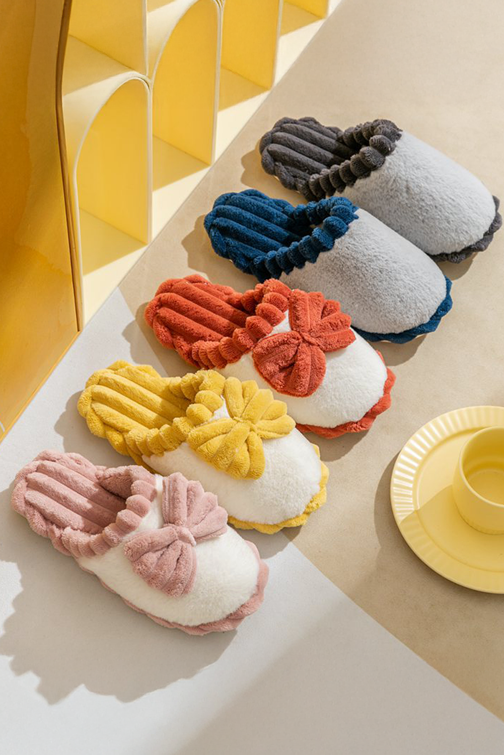 Fushia bow decor ribbed plush slippers with color block design